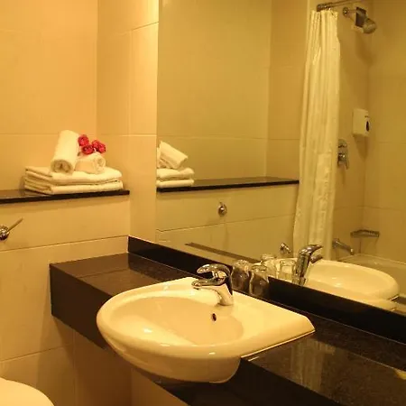 The Newbury 3* Μουλινγκάρ