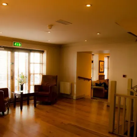 Newbury Hotel 3*