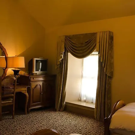 The Newbury 3* Mullingar