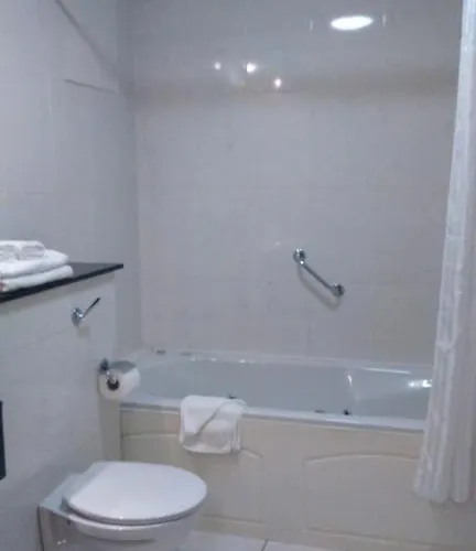 מלון The Newbury 3*