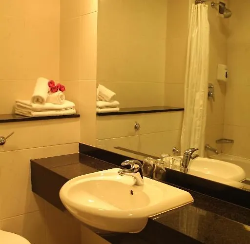 The Newbury 3* מולינגאר